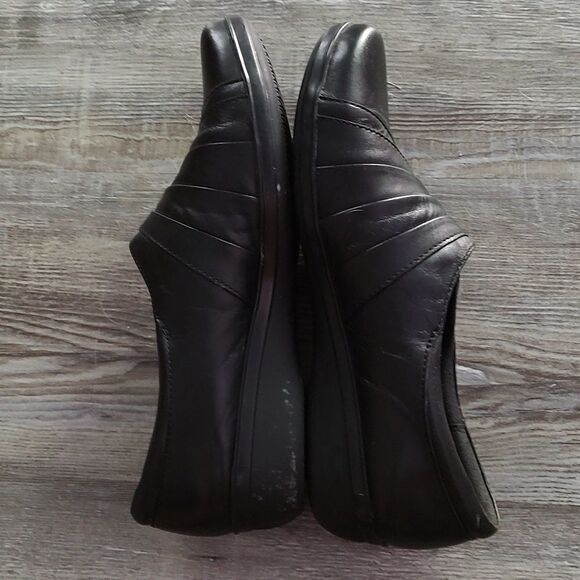 Clarks black slip on shoes Sz 8 - Picture 9 of 9